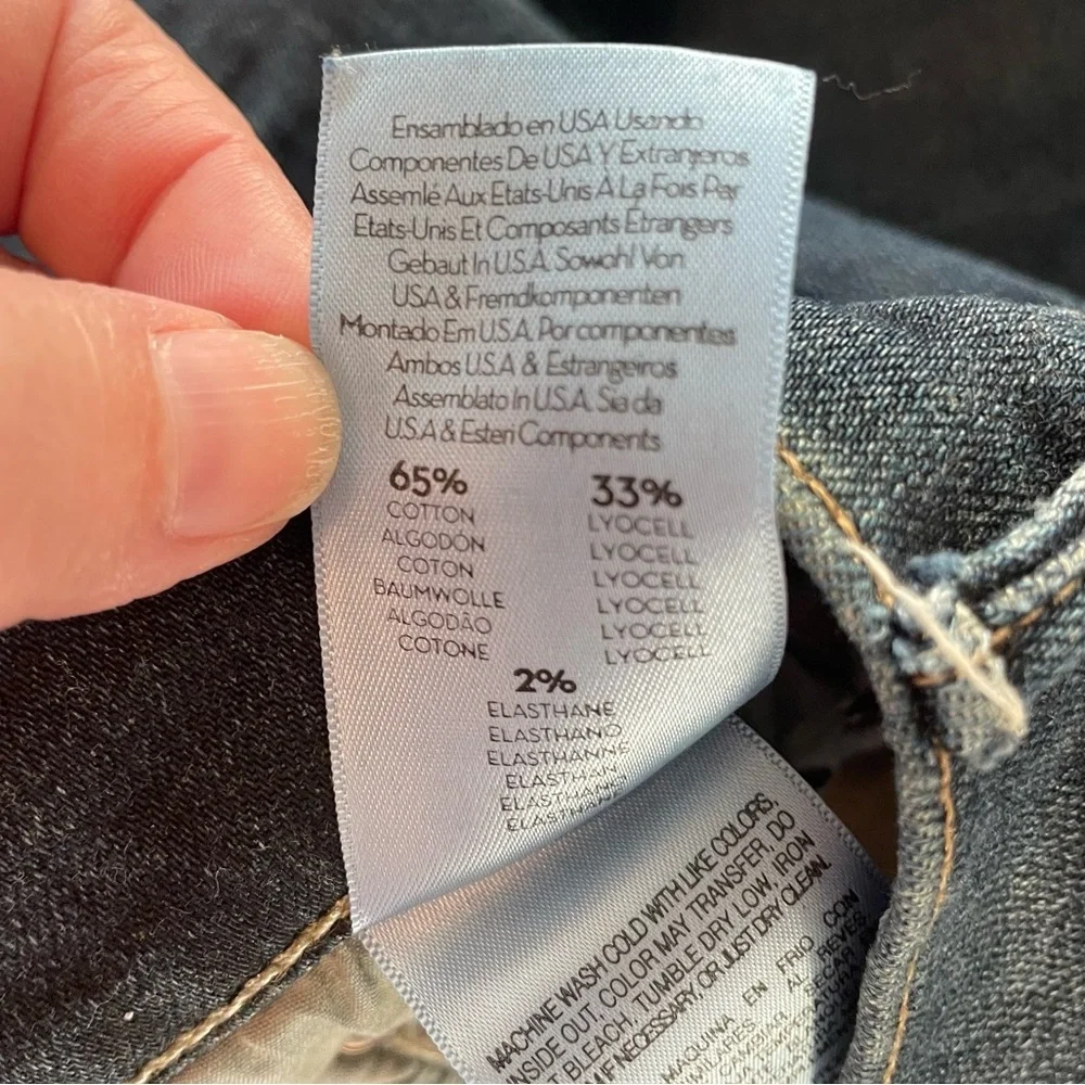 Anthropologie’s MOTHER The Pixie Dropout Boyfriend Jeans in Jaded and Torn - 25 - Picture 8 of 9